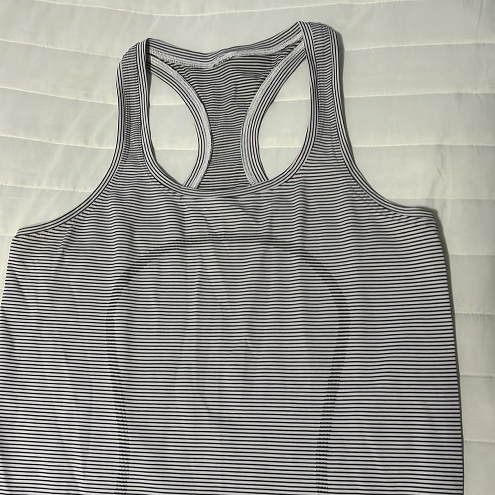 Lululemon tank size 6